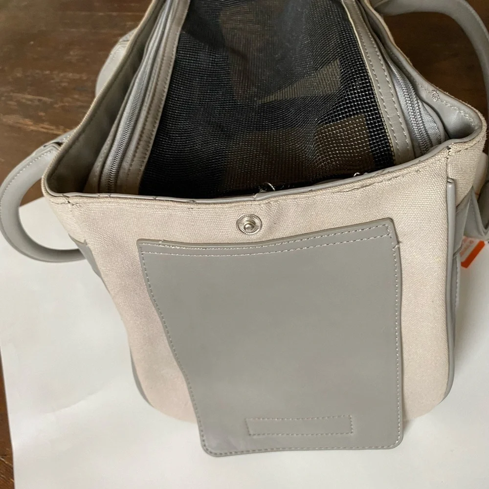 NWT Bon Voyage pet carrier
